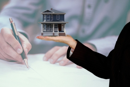 signing contract for house